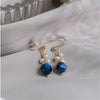 Lade das Bild in den Galerie-Viewer, Ozeanische Weisheit Ohrringe mit blauem Tigerauge und Perlen