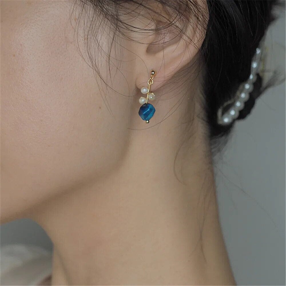 Ozeanische Weisheit Ohrringe mit blauem Tigerauge und Perlen